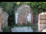 05198 ostia - regio iii - insula xvii - caseggiato del mitreo della planta pedis (iii,xvii,2) und mitreo - gipsabdruecke des mithrasreliefs - sol und luna.jpg